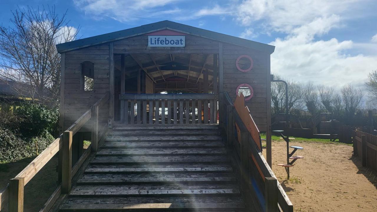Honeycomb Lodge - Holiday Home 5 Min From Padstow Exterior photo